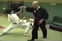 Clip hài: Đã tìm ra môn võ thuật “độc bá thiên hạ“