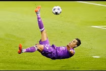 Những pha dứt điểm kiểu xe đạp chổng ngược của Messi và Ronaldo