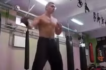 Nghẹt thở xem võ sư múa côn nhị khúc bằng dao