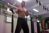 Nghẹt thở xem võ sư múa côn nhị khúc bằng dao