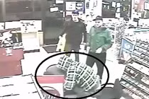 Những cảnh cứu người, giúp người chấn động thế giới