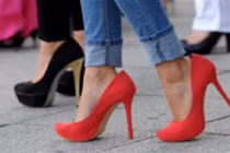 Tác hại kinh khủng của sở thích đi giày cao gót