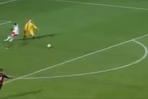 Những pha xử lý đẳng cấp của các thủ môn hàng đầu