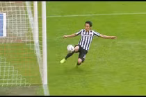 Video: Xuất thần những pha cứu thua của cầu thủ phòng ngự