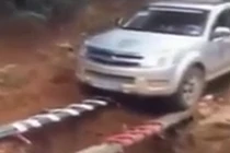 Kiểu lái xe chỉ có người to gan mới dám thử