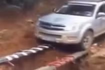 Kiểu lái xe chỉ có người to gan mới dám thử