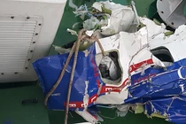 Video: Trục vớt mảnh vỡ máy bay CASA 212 mất liên lạc