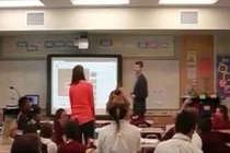 Màn cầu hôn siêu lãng mạn của thầy giáo trẻ đẹp trai