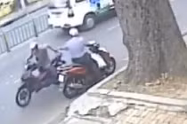 Bất lực nhìn tên cướp điện thoại tẩu thoát ngay giữa phố