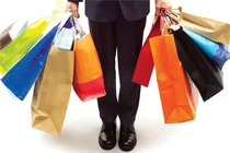 Dắt người yêu đi mua sắm, trai trẻ biến thành “cửu vạn“