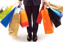 Dắt người yêu đi mua sắm, trai trẻ biến thành “cửu vạn“