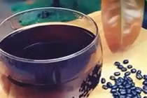 Video: Công dụng tuyệt vời của nước đậu đen rang