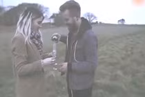 Màn cầu hôn kịch tính như phim viễn tưởng đầy xúc động