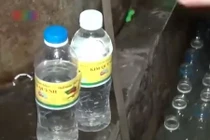 Rợn người pha chế giấm gạo giả từ nước lã và axit