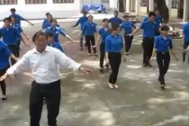 Thầy giáo "hot" nhất VBB và điệu nhảy “đàn gà con” gây sốt