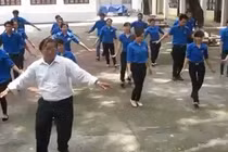 Thầy giáo "hot" nhất VBB và điệu nhảy “đàn gà con” gây sốt