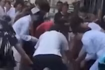 Video: Sản phụ Trung Quốc... đẻ rơi khi đang đi xe máy