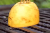 Mẹo đánh bay mọi vết bẩn trên vỉ nướng