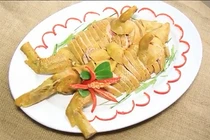 Hướng dẫn cách chặt vịt ra đĩa nguyên con đơn giản