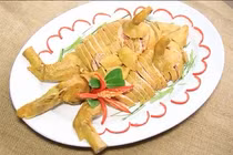 Hướng dẫn cách chặt vịt ra đĩa nguyên con đơn giản