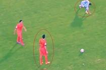 Tình huống cầu thủ Celta Vigo ném cỏ vào mặt đối phương