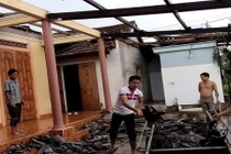 Lốc xoáy “càn quét” Hà Tĩnh, thiệt hại 16 tỷ