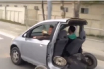 Chiếc ô tô còn một nửa vẫn chạy tốt gây sốt