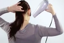 Bí quyết giảm cơn đau thần kỳ từ máy sấy tóc