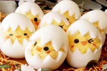 Tuyệt chiêu làm trứng luộc với tạo hình gà con ngộ nghĩnh
