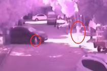 Clip: Mẹ mải mê điện thoại, con 2 tuổi bị xe cán chết