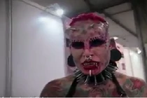 Hoảng hốt ngắm ‘'nữ ma cà rồng'’ ngoài đời thực