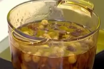 Cách làm chè hạt sen long nhãn trị mất ngủ hiệu quả