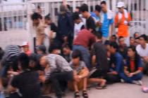 "Đặt gạch" ở sân vận động, mua vé trận Manchester City-Việt Nam