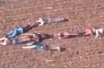 Những đứa trẻ khiến cảnh sát phải ngả mũ