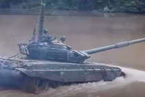 Xem xe tăng T-72 của Nga lội nước, vượt sông như tàu ngầm