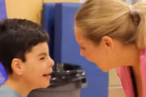 Dấu hiệu nhận biết sớm trẻ tự kỷ