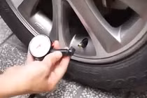 Video: Hướng dẫn cách kiểm tra lốp, châm nước rửa kính xe ô tô 