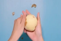 Video: Những mẹo bóc vỏ, bỏ hột đơn giản nhất