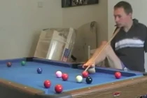 “Dị nhân” cụt 2 tay chơi bi-a chẳng ai bằng