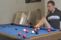 “Dị nhân” cụt 2 tay chơi bi-a chẳng ai bằng