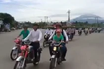 Rước dâu bằng dàn Honda 67 gây xôn xao cộng đồng mạng