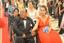 Ngọt ngào đám cưới trong mơ của 60 cặp đôi khuyết tật 