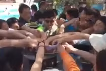 Dậy sóng clip du khách Trung Quốc càn quét tiệc buffet ở Việt Nam