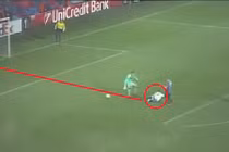 20 pha ghi bàn may mắn nhất mọi thời đại 