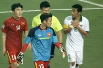 Khoảnh khắc rơi nước mắt của thủ môn đóng thế Quế Ngọc Hải