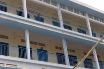 Bị mẹ mắng trước mặt bạn, nam sinh lớp 9 nhảy lầu tự tử