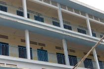 Bị mẹ mắng trước mặt bạn, nam sinh lớp 9 nhảy lầu tự tử