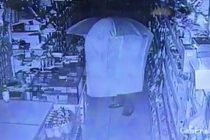 Độc chiêu ngụy trang như phim kiếm hiệp của tên trộm thuốc lá