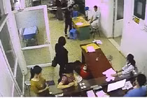 Côn đồ lao vào bệnh viện hành hung nhân viên y tế