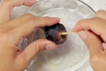 Cách bóc nho nhanh, sạch, đơn giản không ngờ